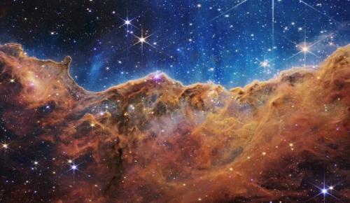 تصاویر جیمز وب از گرد و غبار ستاره درحال مرگ و ۵ قلوی کهکشانی !