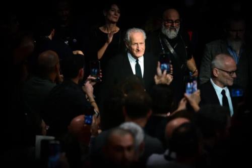 مایکل مان جایزه لومیر را از ایزابل هوپر دریافت کرد